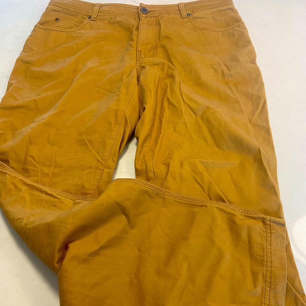 Khakis coloured dress pants